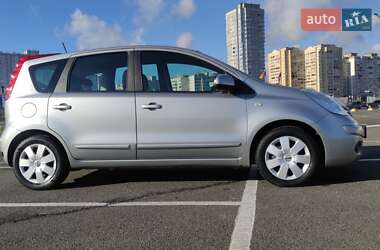 Хэтчбек Nissan Note 2008 в 