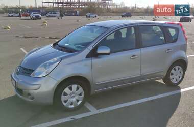 Хэтчбек Nissan Note 2008 в 