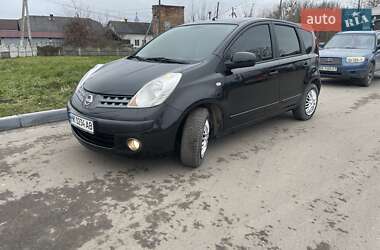 Хэтчбек Nissan Note 2006 в Остроге