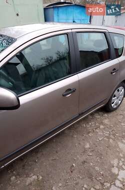 Хэтчбек Nissan Note 2013 в 