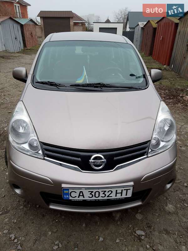 Хэтчбек Nissan Note 2013 в 