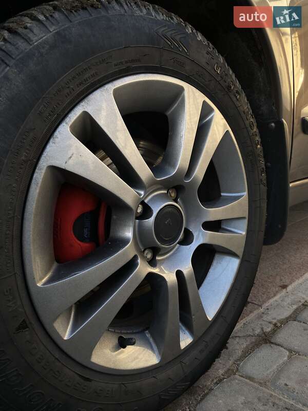 Хэтчбек Nissan Note 2011 в Андрушевке
