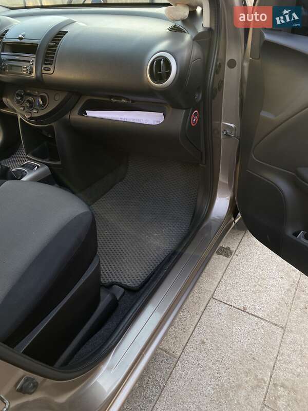 Хэтчбек Nissan Note 2011 в Андрушевке