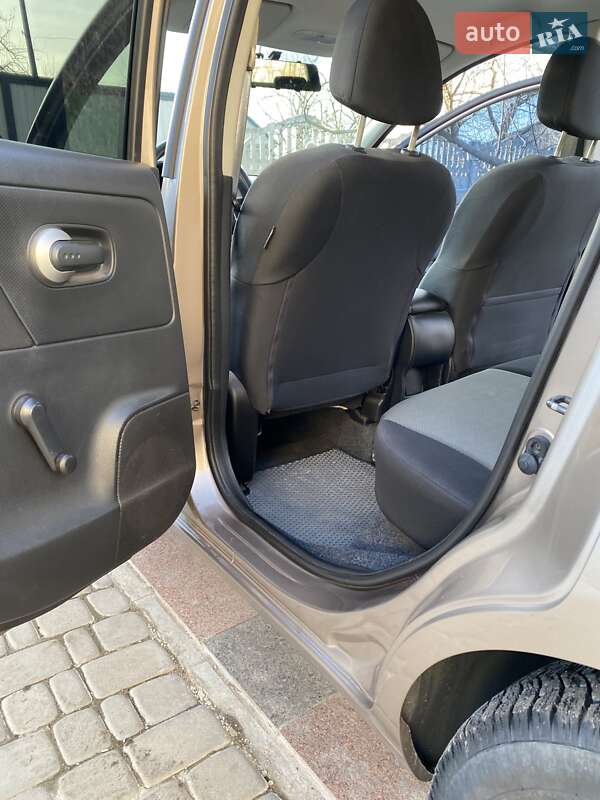 Хэтчбек Nissan Note 2011 в Андрушевке
