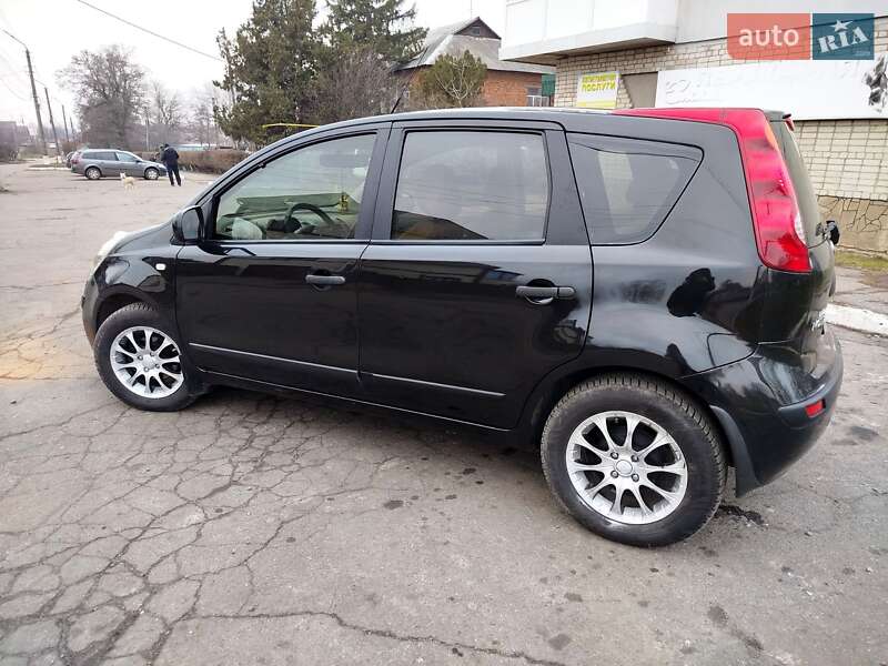 Хэтчбек Nissan Note 2006 в Первомайске