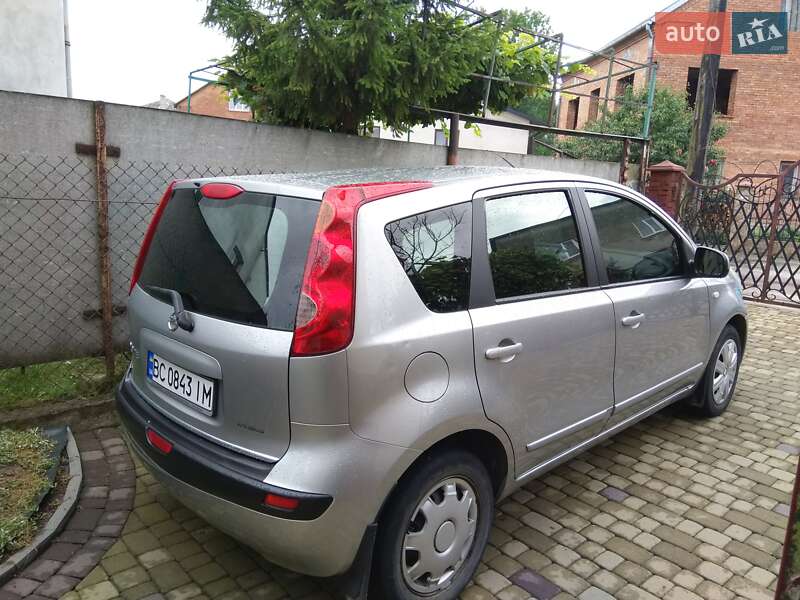 Хэтчбек Nissan Note 2007 в Городке