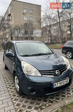 Хэтчбек Nissan Note 2012 в 