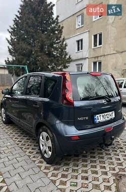 Хэтчбек Nissan Note 2012 в 