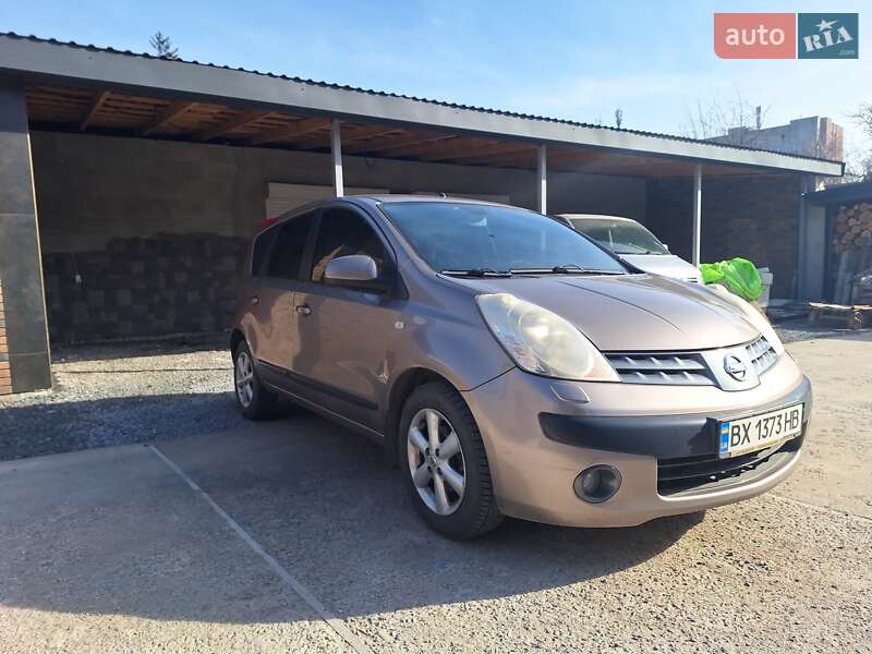 Хэтчбек Nissan Note 2007 в 