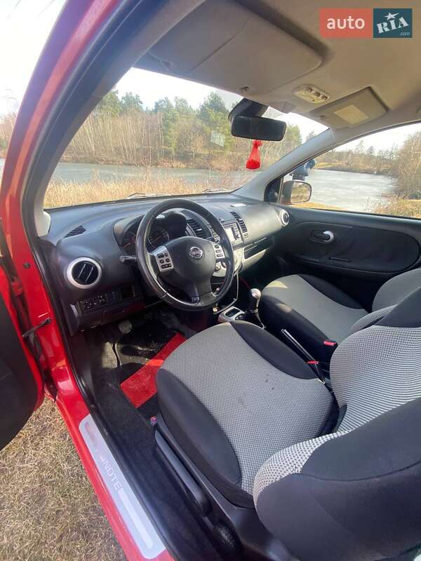 Хэтчбек Nissan Note 2011 в Ровно