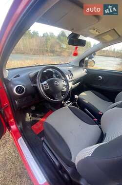Хэтчбек Nissan Note 2011 в 