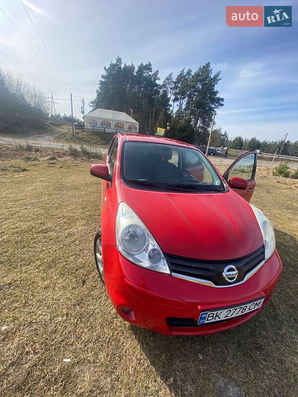 Хэтчбек Nissan Note 2011 в Ровно