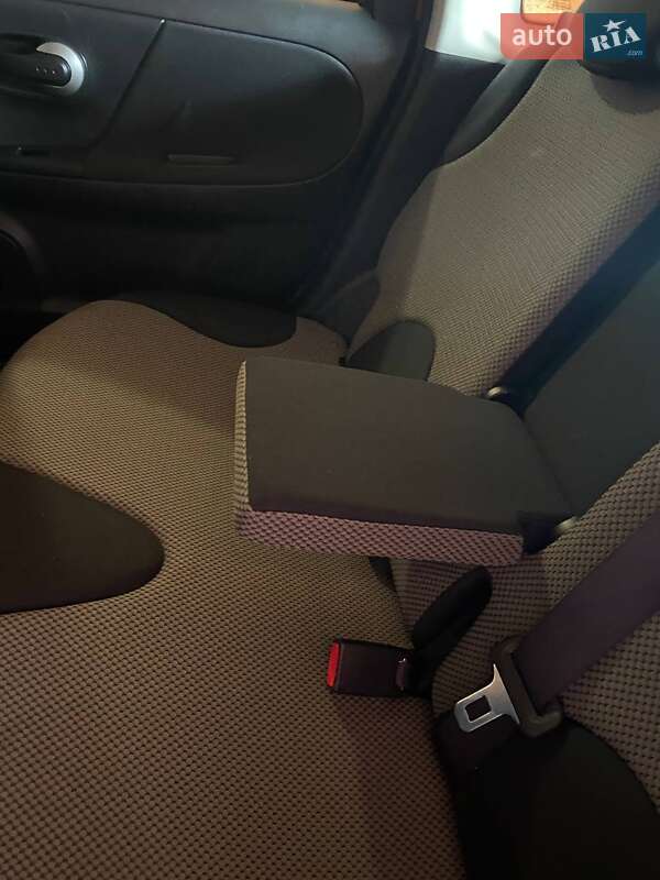 Хэтчбек Nissan Note 2011 в Ровно
