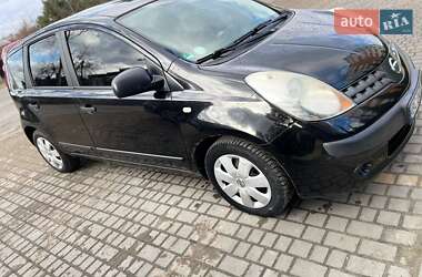 Хэтчбек Nissan Note 2007 в 