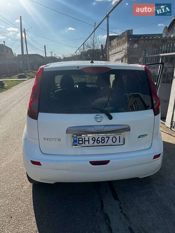 Хэтчбек Nissan Note 2011 в Одессе