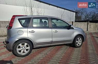Хэтчбек Nissan Note 2007 в 