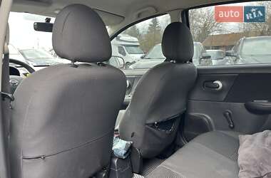 Хэтчбек Nissan Note 2011 в 