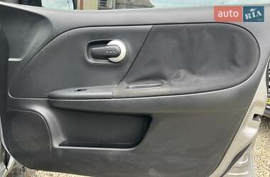 Хэтчбек Nissan Note 2011 в 