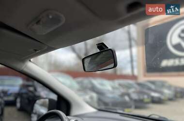 Хэтчбек Nissan Note 2011 в 