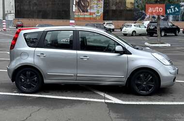 Хэтчбек Nissan Note 2006 в 