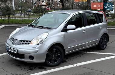 Хэтчбек Nissan Note 2006 в 