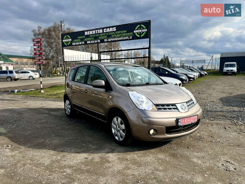 Хэтчбек Nissan Note 2008 в 