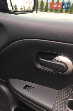 Хэтчбек Nissan Note 2007 в 