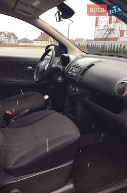 Хэтчбек Nissan Note 2007 в 