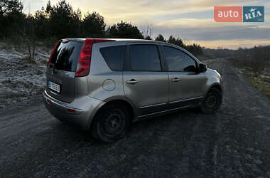 Хэтчбек Nissan Note 2007 в 