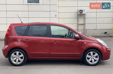 Хэтчбек Nissan Note 2007 в 