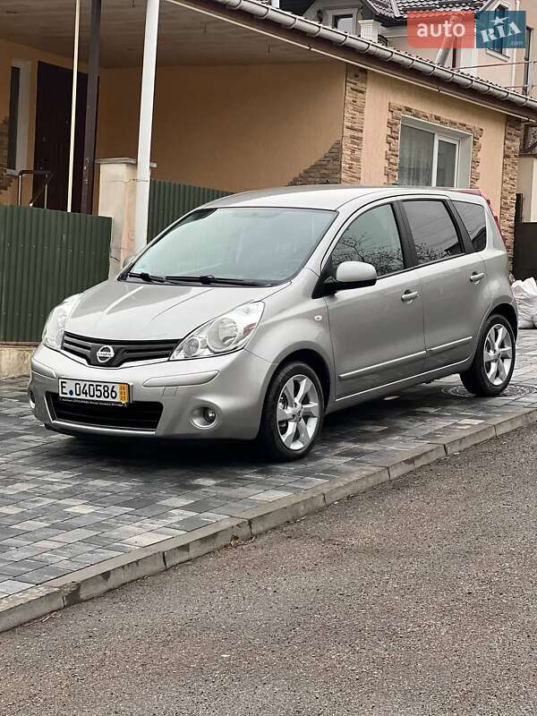 Хэтчбек Nissan Note 2009 в 