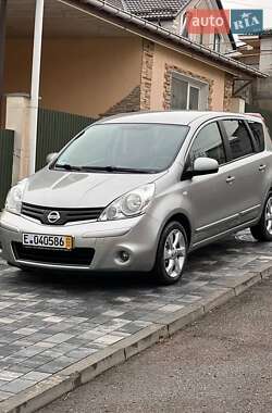Хэтчбек Nissan Note 2009 в 