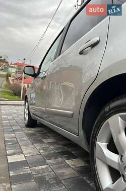 Хэтчбек Nissan Note 2009 в 