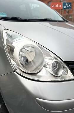 Хэтчбек Nissan Note 2009 в 