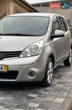 Хэтчбек Nissan Note 2009 в 