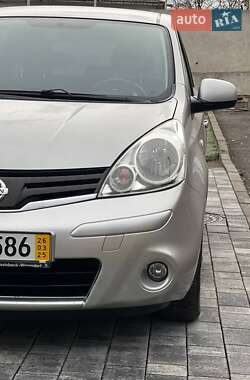 Хэтчбек Nissan Note 2009 в 