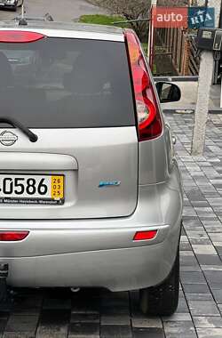 Хэтчбек Nissan Note 2009 в 