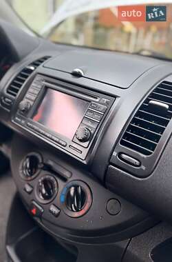 Хэтчбек Nissan Note 2009 в 