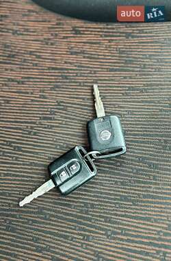Хэтчбек Nissan Note 2009 в 