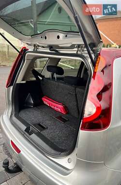 Хэтчбек Nissan Note 2009 в 