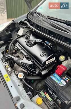 Хэтчбек Nissan Note 2009 в 