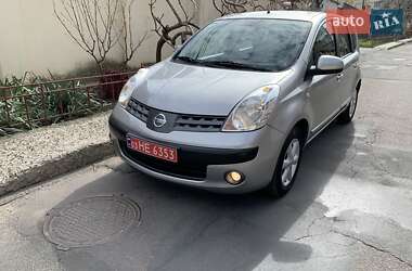 Хэтчбек Nissan Note 2007 в 