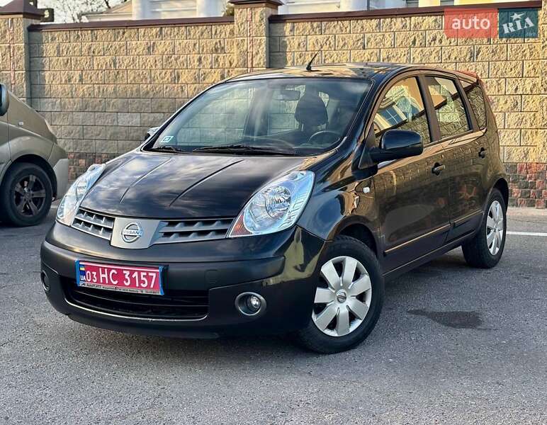 Хэтчбек Nissan Note 2006 в 