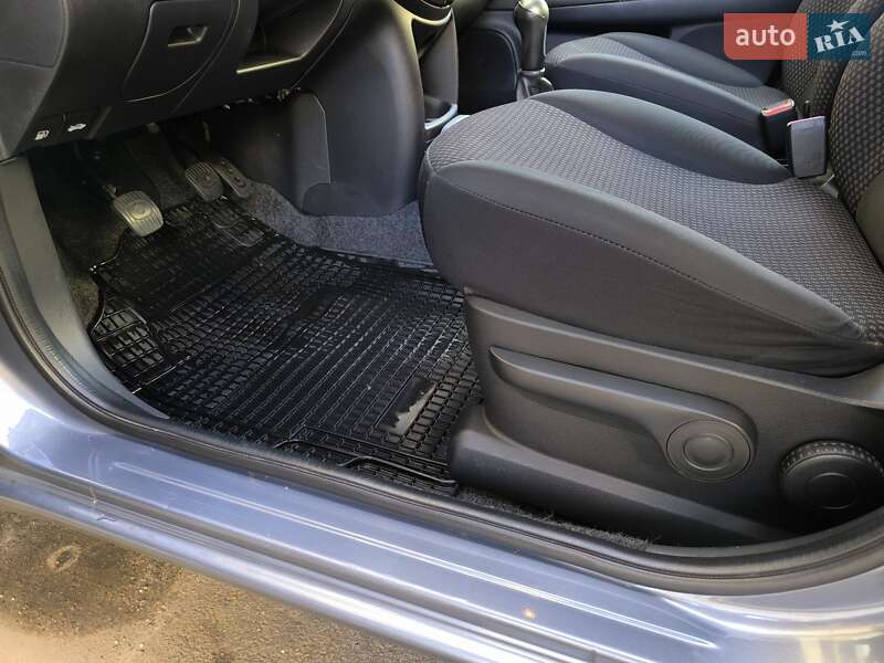 Хетчбек Nissan Note 2008 в Києві
