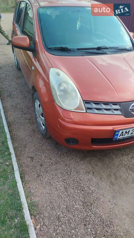 Хэтчбек Nissan Note 2007 в 