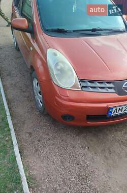 Хэтчбек Nissan Note 2007 в 