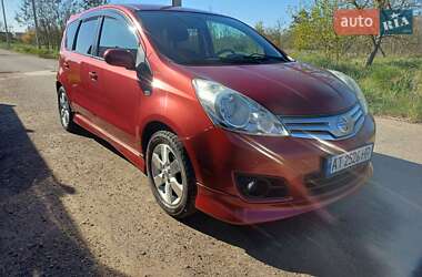 Хэтчбек Nissan Note 2012 в Черноморске