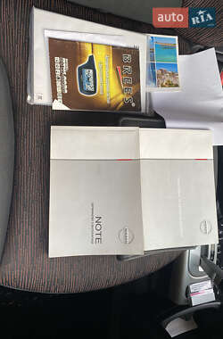 Хэтчбек Nissan Note 2011 в 