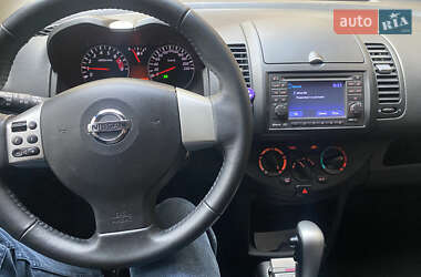 Хэтчбек Nissan Note 2011 в 