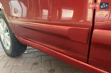 Хэтчбек Nissan Note 2011 в 